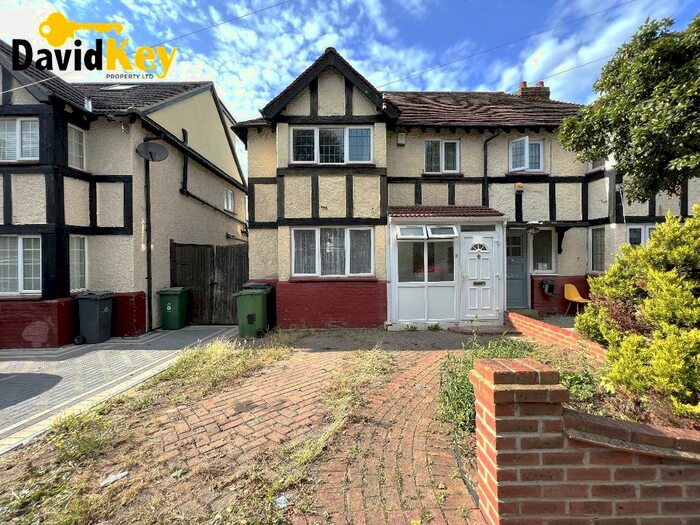 4 Bedroom Semi-Detached House To Rent In New Road, London, E4