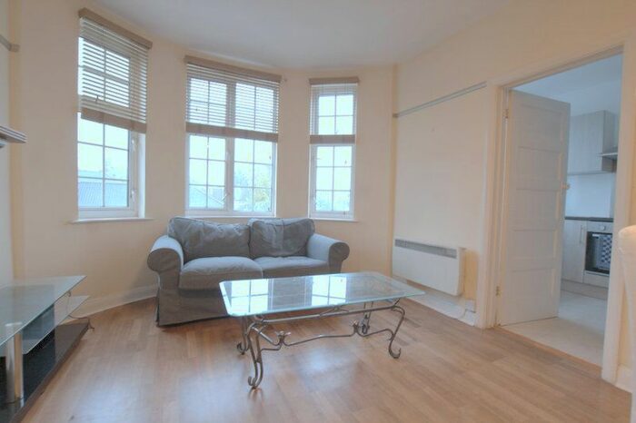 2 Bedroom Flat To Rent In Richmond Road, London, SW20