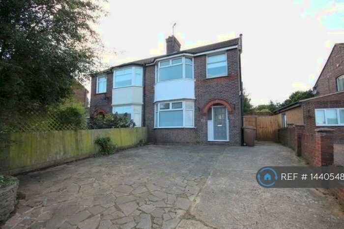 3 Bedroom Semi-Detached House To Rent In Ashcroft Road, Luton, LU2