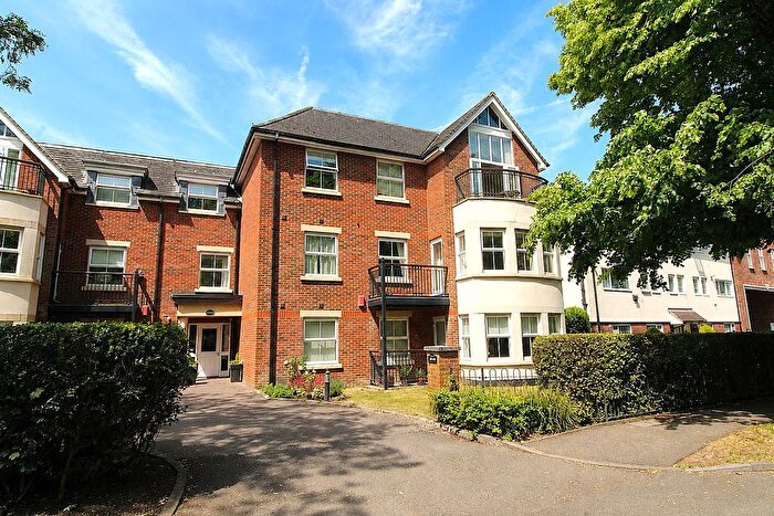 3 Bedroom Flat For Sale In Avenue Road, Banstead Village, SM7