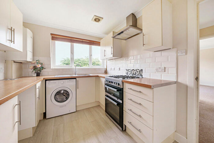 2 Bedroom Maisonette To Rent In Grove Court, East Molesey, KT8