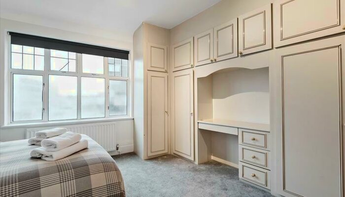 2 Bedroom Apartment To Rent In Park Road, St John's Wood, NW8