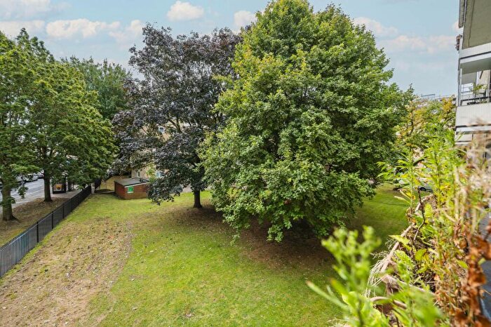 2 Bedroom Flat To Rent In Catherall Road, Highbury, London, N5