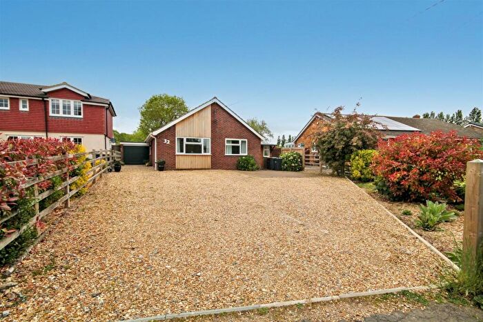 3 Bedroom Detached Bungalow For Sale In Top End, Renhold, MK41