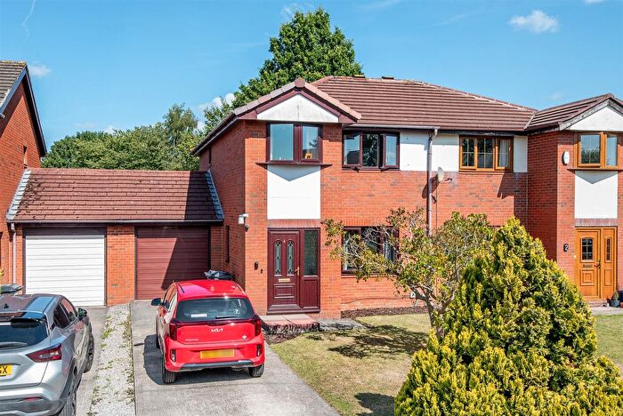 3 Bedroom Semi Detached House For Sale In Balcarres Close, Leyland, PR25