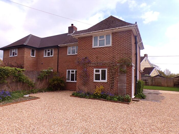 3 Bedroom Property To Rent In Burnt House Lane, Lymington, SO41