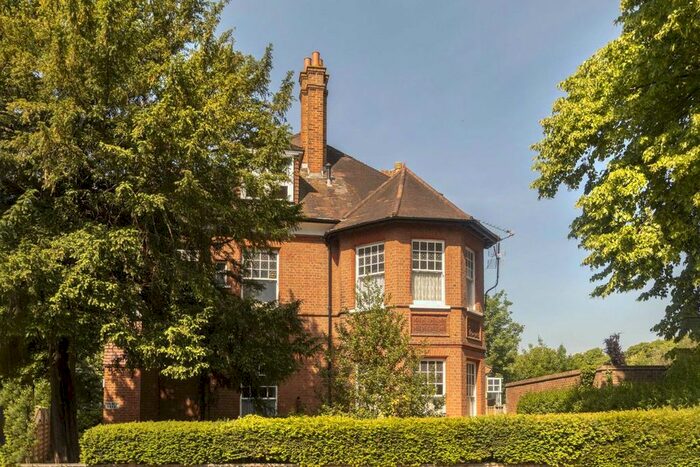 1 Bedroom Flat To Rent In Strawberry Hill Road, Twickenham, TW1