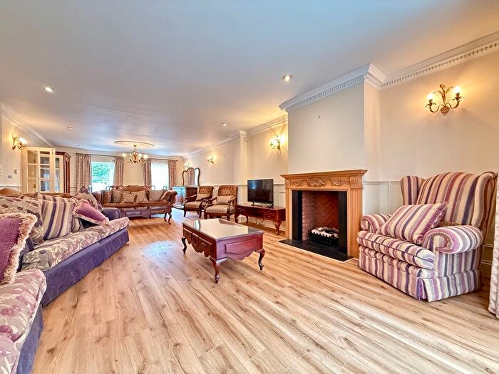 4 Bedroom Detached House To Rent In Berkley Gardens, Fernhill Heath, Worcester, WR3
