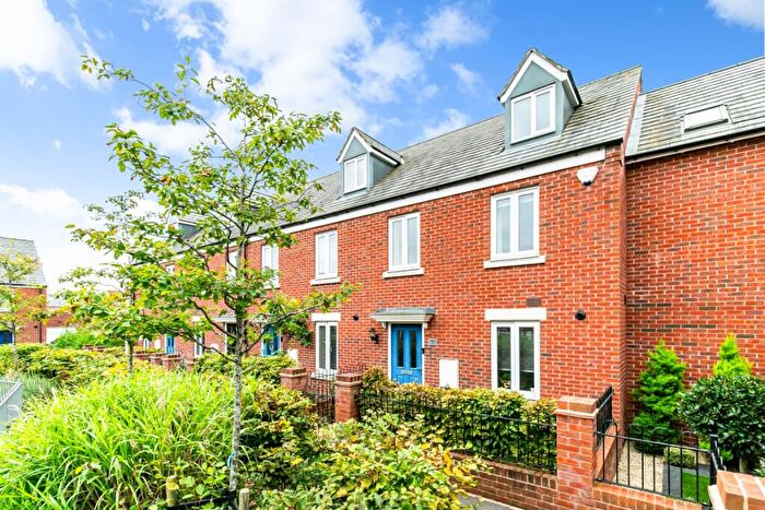 3 Bedroom End Of Terrace House To Rent In Kempton Close, Bicester, OX26