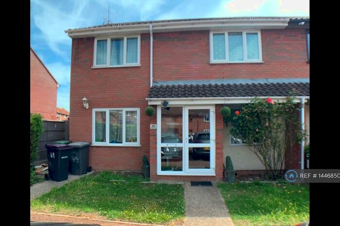 3 Bedroom Semi-Detached House To Rent In Bardfield Way, Rayleigh, SS6