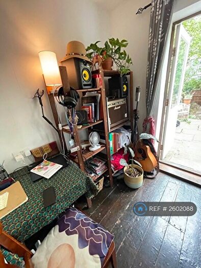 1 Bedroom Flat To Rent In Harrington Square, London, NW1