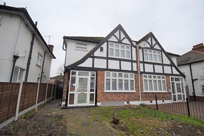 3 Bedroom Semi-Detached House To Rent In Southend Lane, London, SE6