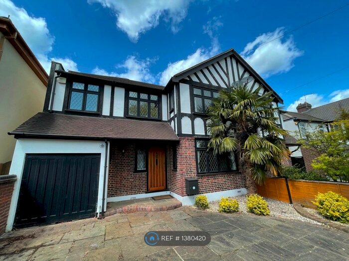 4 Bedroom Semi-Detached House To Rent In Acacia Drive, Upminster, RM14