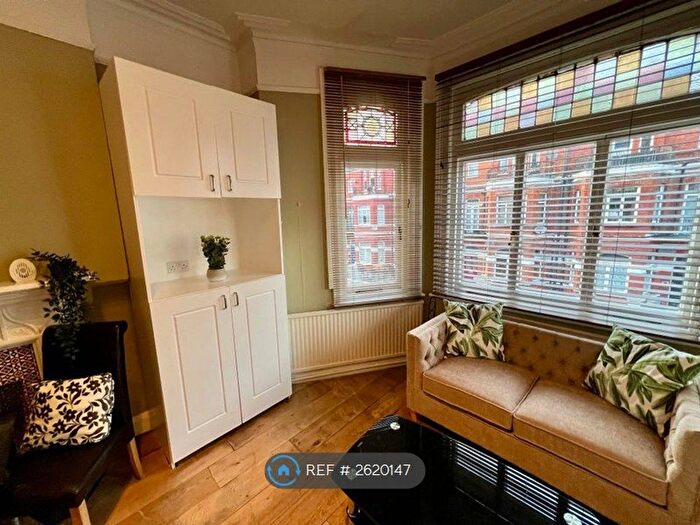 1 Bedroom Flat To Rent In Castletown Road, London, W14