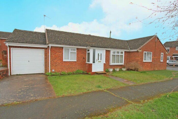 2 Bedroom Semi-Detached Bungalow To Rent In Laurel Close, Banbury, Oxon, OX16