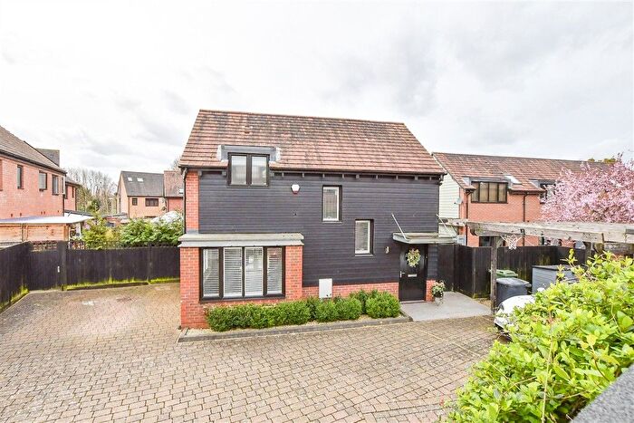 2 Bedroom Detached House For Sale In Hawley Drive, Leybourne, West Malling, Kent, ME19