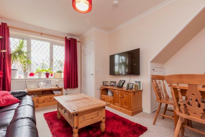 2 Bedroom Semi-Detached House To Rent In Kent Close, Abingdon OX14