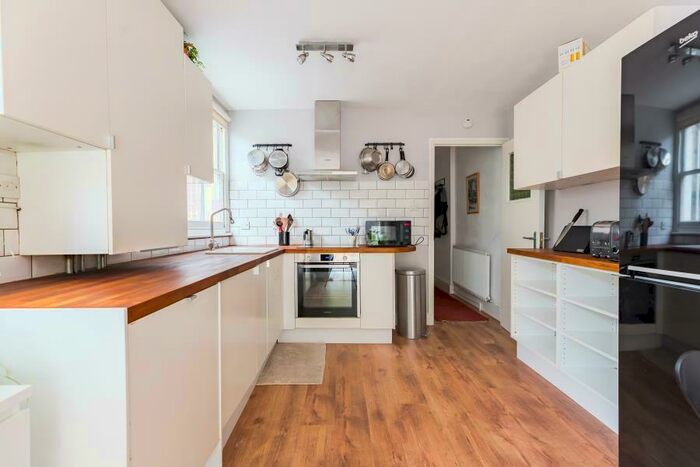 2 Bedroom Flat To Rent In Brooke Road, Stoke Newington, N16