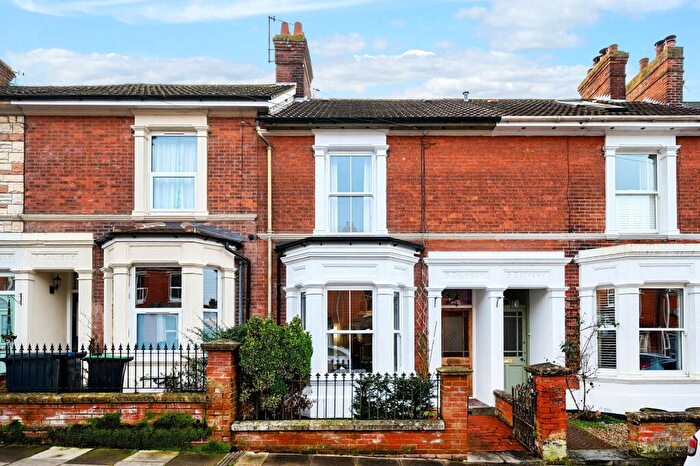 4 Bedroom Terraced House For Sale In Hamilton Road, Salisbury, SP1