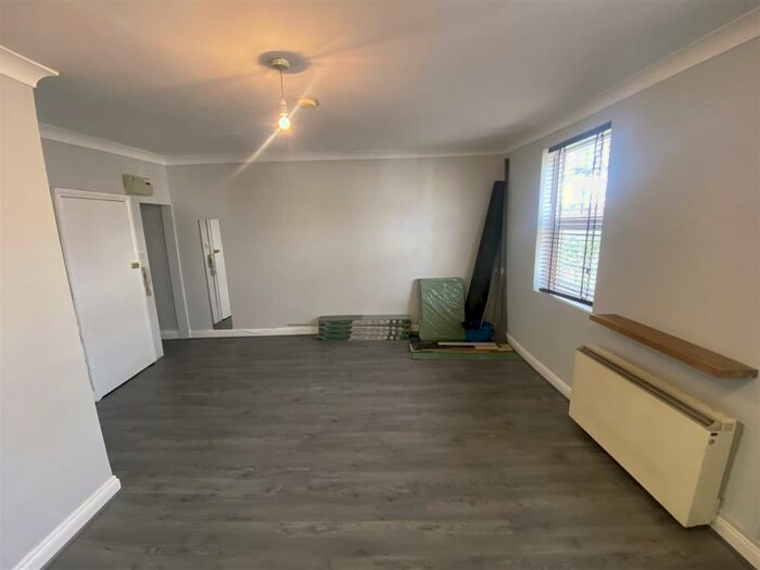 Studio To Rent In Chatsworth Rd, Hackney, E5 - Photo 2