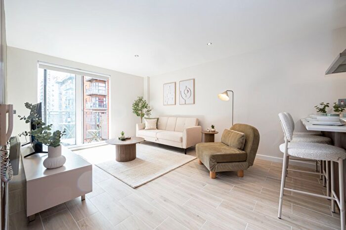 2 Bedroom Flat To Rent In Lord Street, Manchester, M4