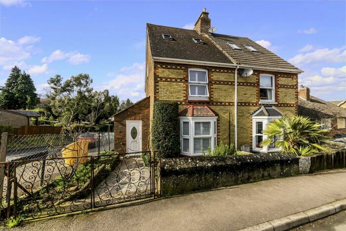 3 Bedroom Property To Rent In Barfields, Bletchingley, Surrey, RH1
