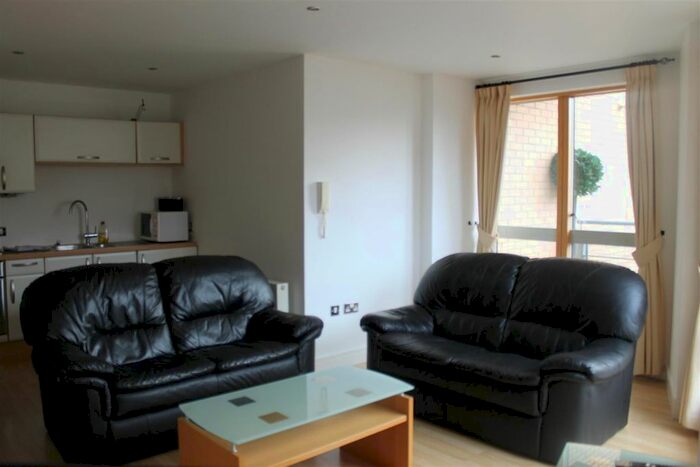 1 Bedroom Flat To Rent In Cromwell Court, Bowman Lane, Leeds, LS10