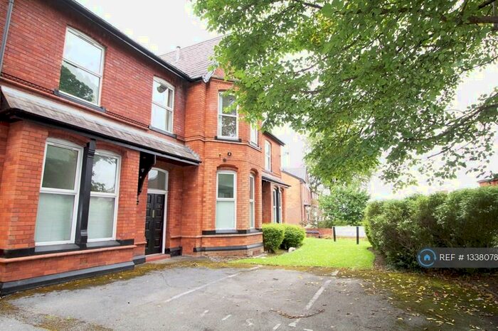 2 Bedroom Flat To Rent In Werneth Court, Hyde, SK14