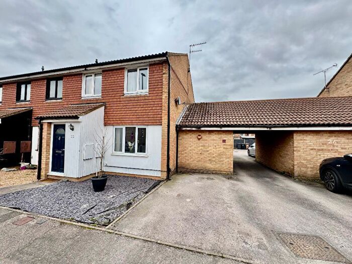 3 Bedroom End Of Terrace House For Sale In Renshaw Close, Wigmore, Luton, Bedfordshire, LU2