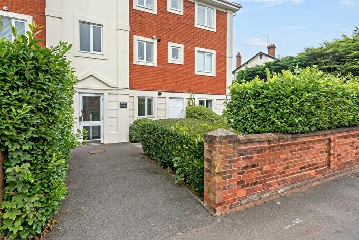 2 Bedroom Apartment To Rent In Shelley Court, London Road, Reading, RG1