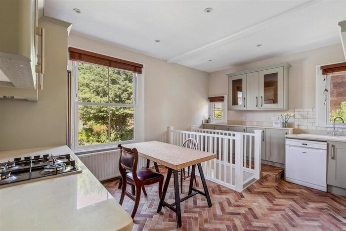 3 Bedroom Flat To Rent In Southfield Road, London, W4