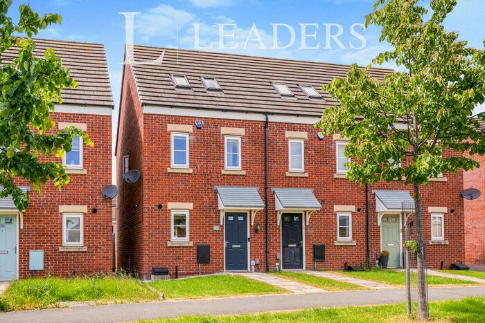 3 Bedroom Town House To Rent In Woodlands Way, Whinmoor, Leeds, LS14