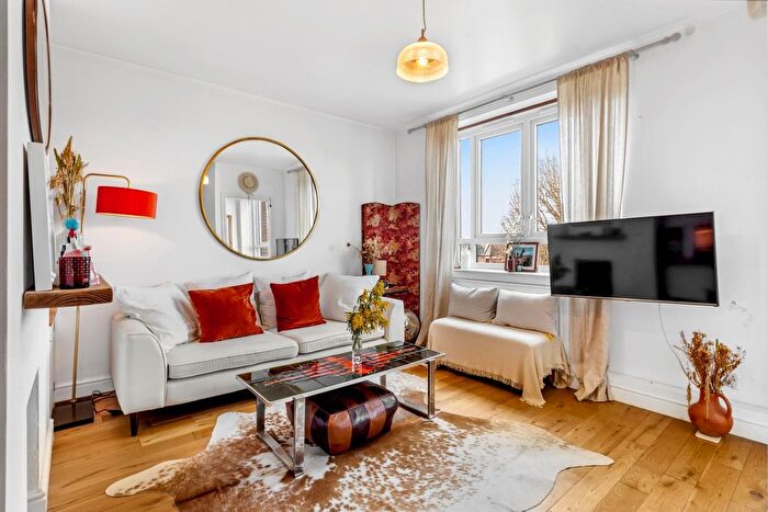 2 Bedroom Flat For Sale In Clapton Terrace, London, E5