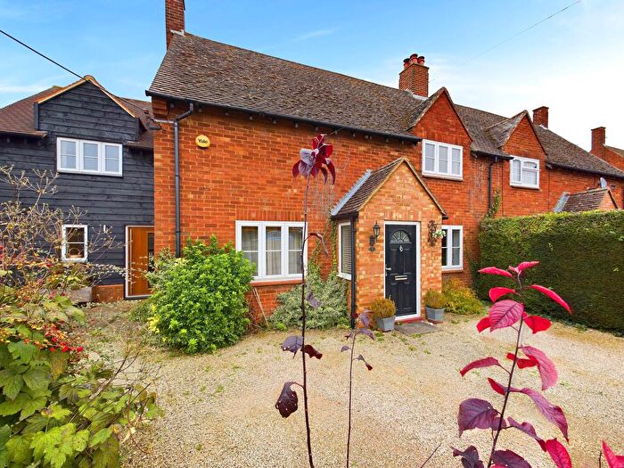 4 Bedroom Semi-Detached House For Sale In Icknield Close, Kingston Blount, OX39