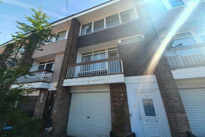 3 Bedroom Property To Rent In Winn Gardens, Sheffield, S6