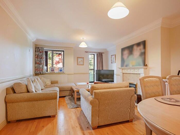 2 Bedroom Flat For Sale In Riviera Court, The Esplanade, Canford Cliffs, Poole, BH13