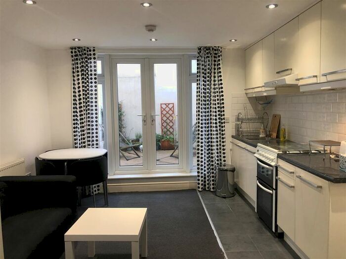 2 Bedroom Flat To Rent In Harrow Road, London, W9