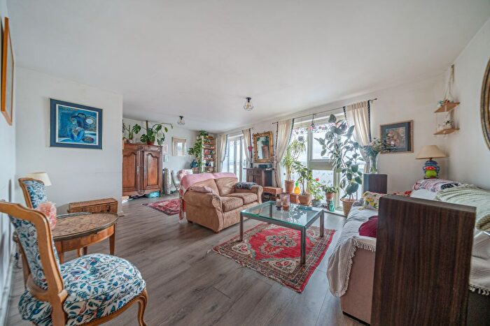 2 Bedroom Flat For Sale In Waterloo Road, Bristol, BS2