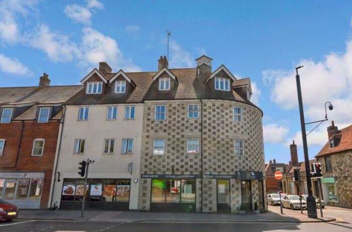 2 Bedroom Flat To Rent In Stonehenge Walk, Amesbury, SP4