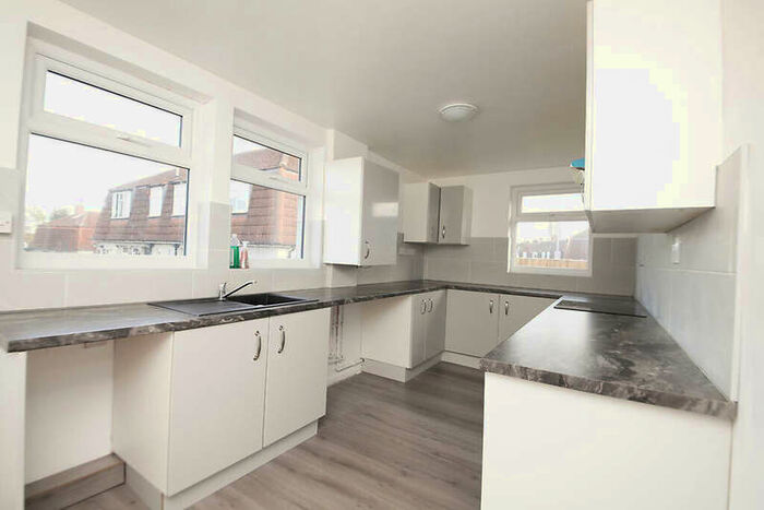 3 Bedroom Semi-Detached House For Sale In Greendale Crescent, Clipston Village, Mansfield NG21