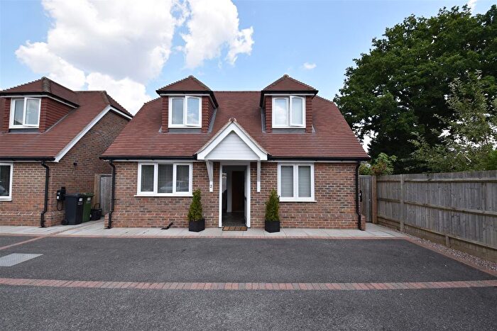 Detached House To Rent In Brighton Road, Horley, RH6