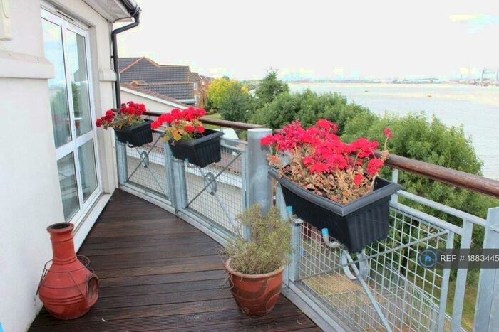 2 Bedroom Flat To Rent In Fantail Close, London, SE28