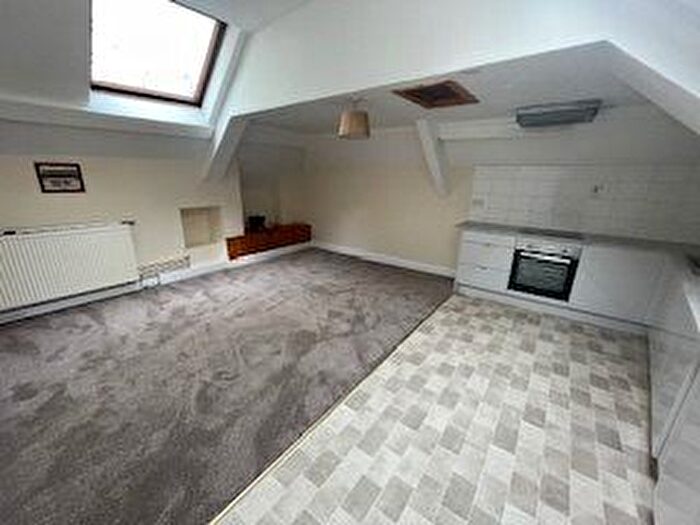 2 Bedroom Flat To Rent In King Street, Carmarthen, Carmarthenshire, SA31