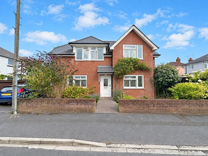 3 Bedroom Detached House For Sale In Barnes Crescent, Bournemouth, BH10