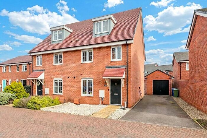 4 Bedroom Semi Detached House For Sale In Nightingale Lane, Flitwick, MK45