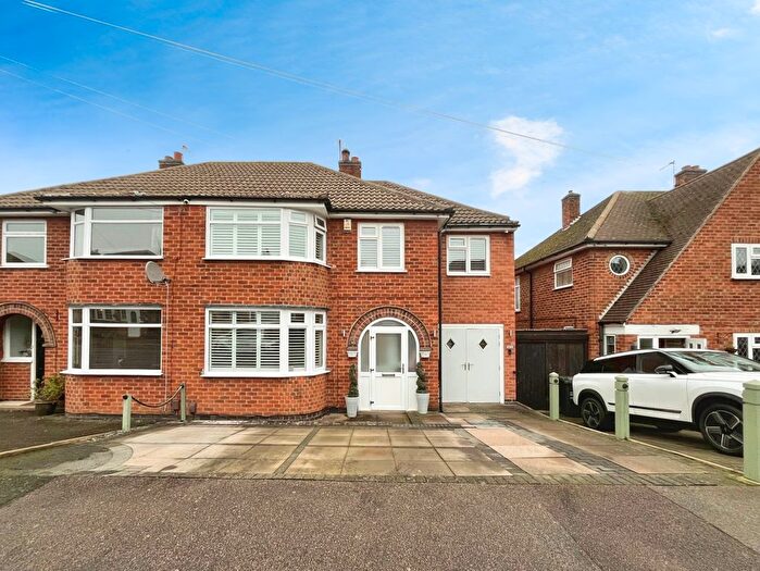 4 Bedroom Semi Detached House For Sale In Woodgate Drive, Birstall, Leicester, Leicestershire, LE4