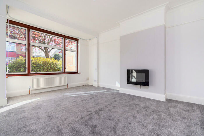 3 Bedroom Semi-Detached House To Rent In Bandon Rise, Wallington, SM6