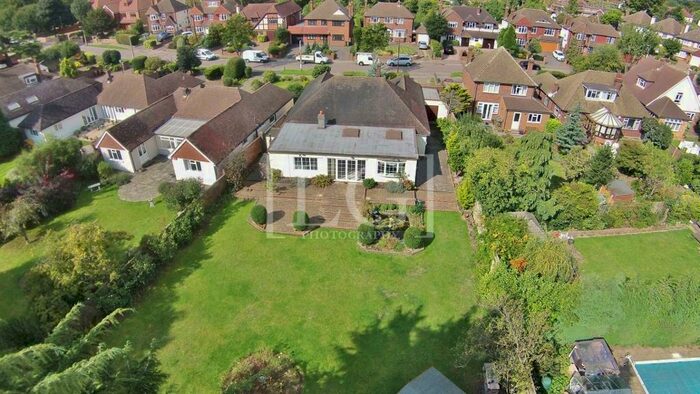 4 Bedroom Bungalow To Rent In Wansunt Road, Bexley, Kent, DA5