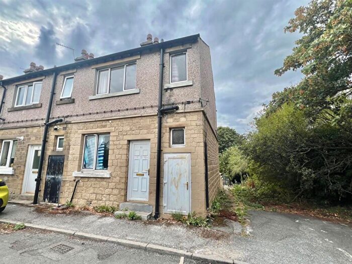 2 Bedroom End Of Terrace House For Sale In Oak Tree Avenue, Fenay Bridge, Huddersfield, HD8