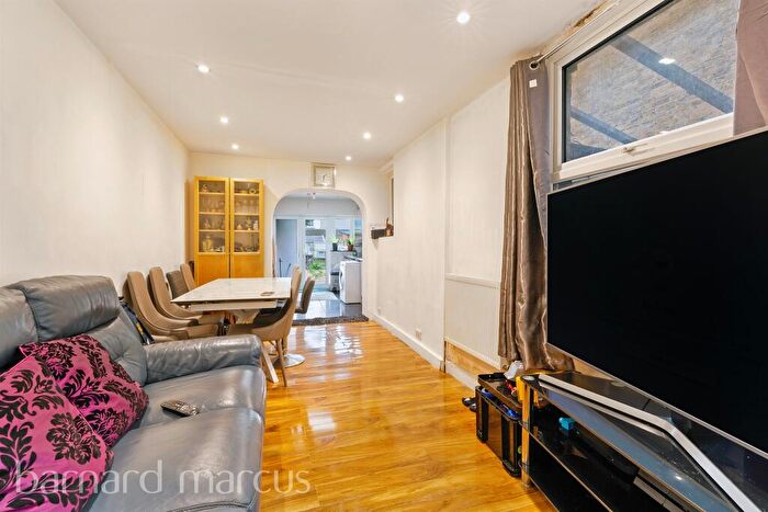 3 Bedroom Terraced House For Sale In Whitehall Road, Thornton Heath, CR7